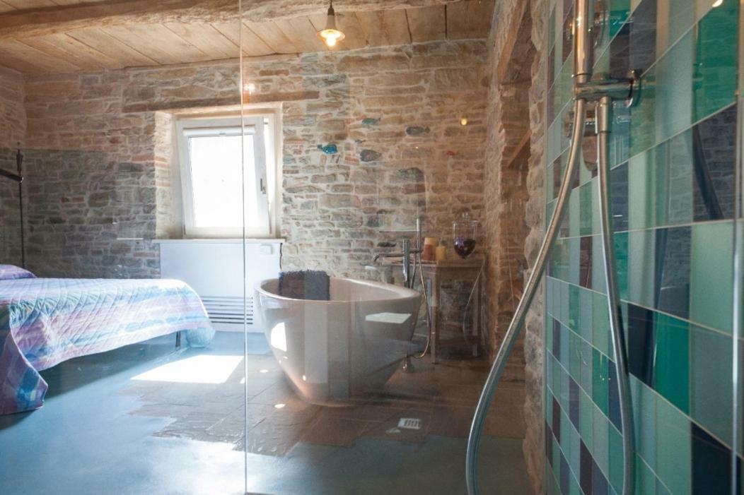 La Locanda Della Campanara Santa Sofia Bagian luar foto